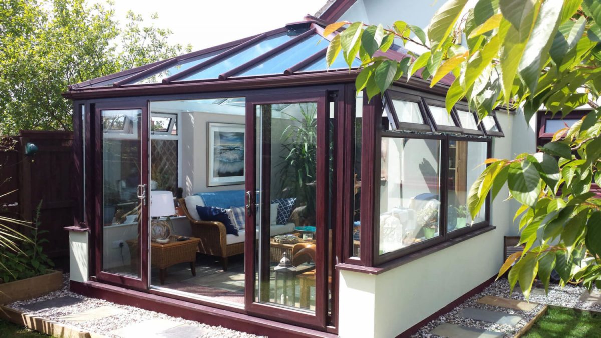 https://www.leekeswindows.co.uk/wp-content/uploads/2019/10/Denise-Jones-Saundersfoot-Conservatory-1-e1605797509726.jpg