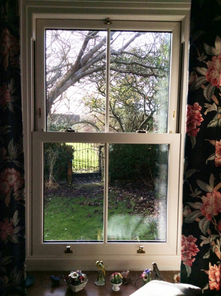 uPVC Sliding Sash Windows Groes-faen